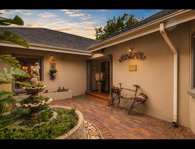 4 BEDROOM GUEST HOUSE FOR SALE IN NORTHCLIFF